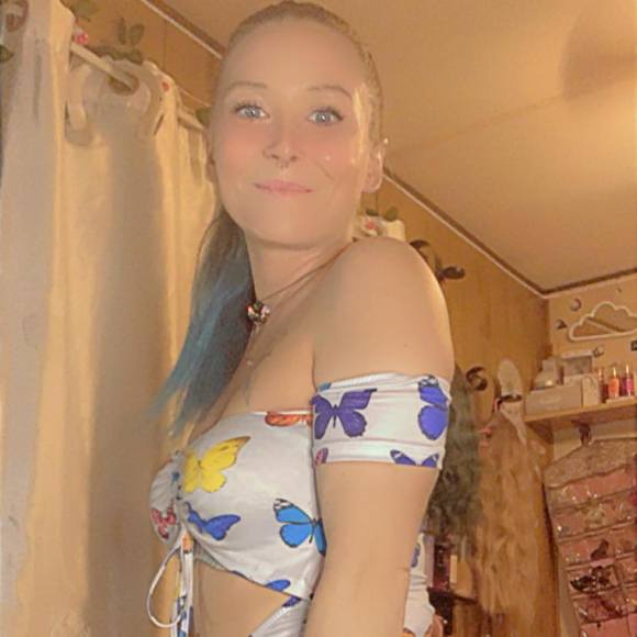 Meet your Posher, Kayla - Picture 1 of 1